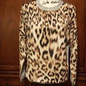 💖 ZARA Top, light sweater/Gray on back.